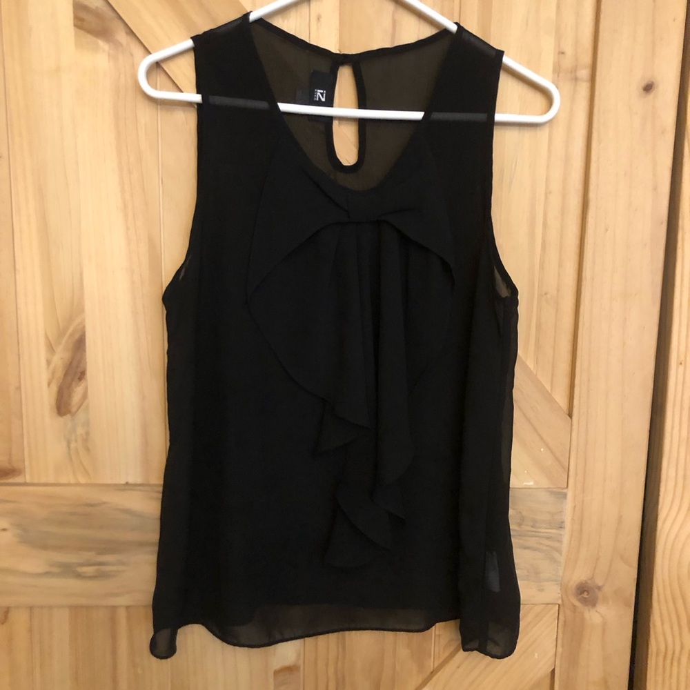 IZ Byer Womens L Black Sleeveless Top - With a Detailed Front